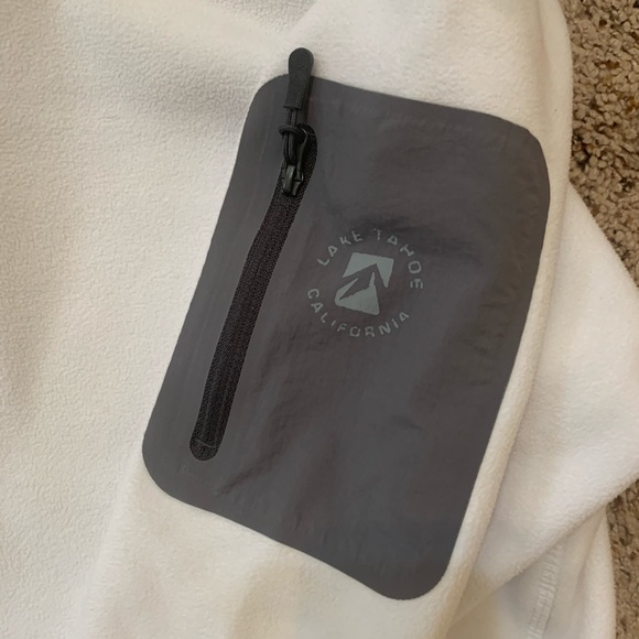 Woman’s white fleece jacket ❄️ size M - Picture 3 of 3